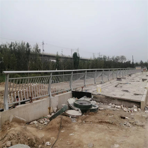 不锈钢桥梁护栏安装可靠满意本地厂家