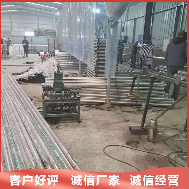 防撞護(hù)欄不銹鋼復(fù)合管護(hù)欄欄桿品質(zhì)之選廠家直銷供貨穩(wěn)定