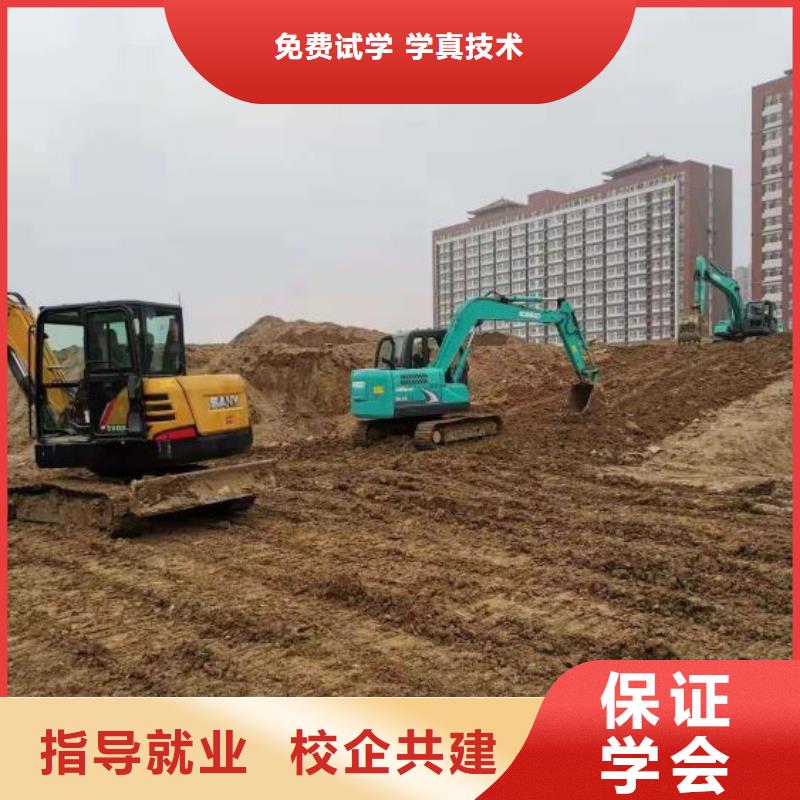 挖掘機(jī)技校_哪里有新能源汽修培訓(xùn)就業(yè)不擔(dān)心正規(guī)學(xué)校