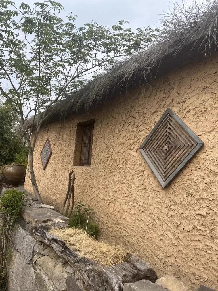 仿泥巴墻稻草漆生產(chǎn)廠家，批發(fā)直銷
