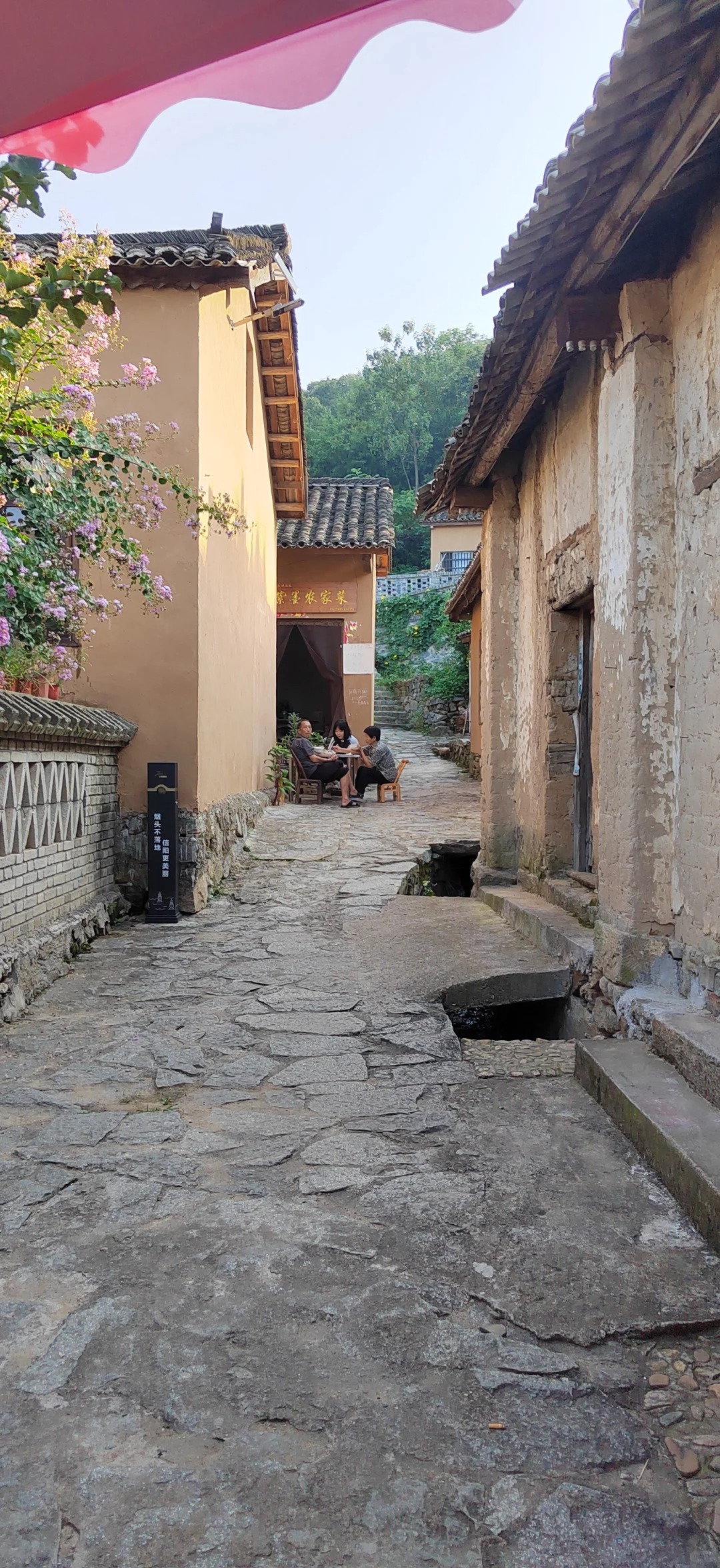 鄉(xiāng)村改造，稻草漆廠家，環(huán)保涂料，仿夯土涂料施工全包價(jià)