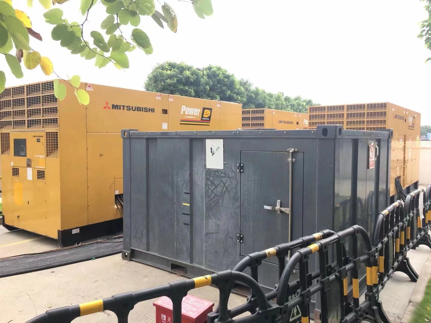 【發(fā)電機(jī)出租租賃發(fā)電機(jī)電纜線出租備用電源出租應(yīng)急發(fā)電機(jī)出租】300KW發(fā)電機(jī)出租技術(shù)成熟多年行業(yè)經(jīng)驗(yàn)