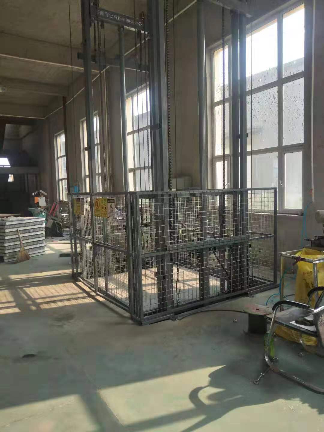 1噸導軌式升降機廠家直銷當地制造商