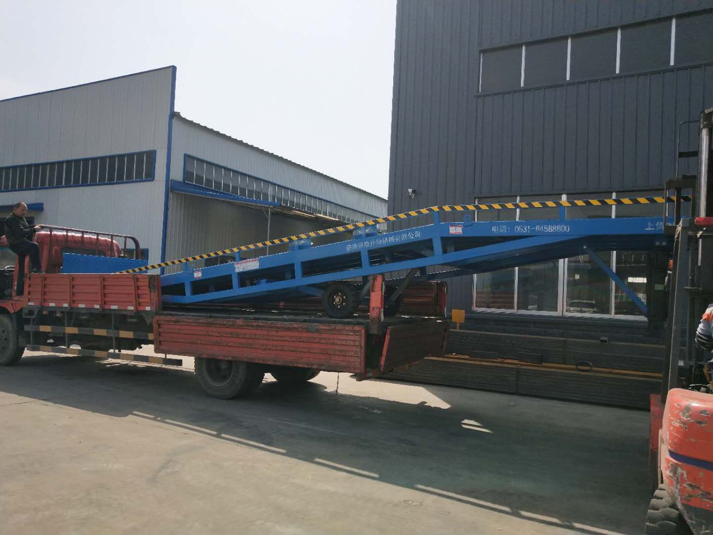 移動登車橋載重10t價格生產