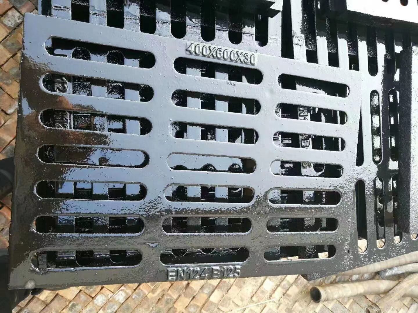 偏溝式篦子在線報價建通鑄造廠家